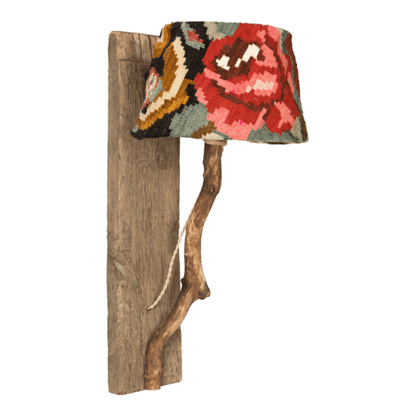 houten wandlamp met rozenkelim kap