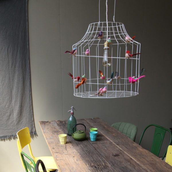 vogelkooi hanglamp boven eettafel